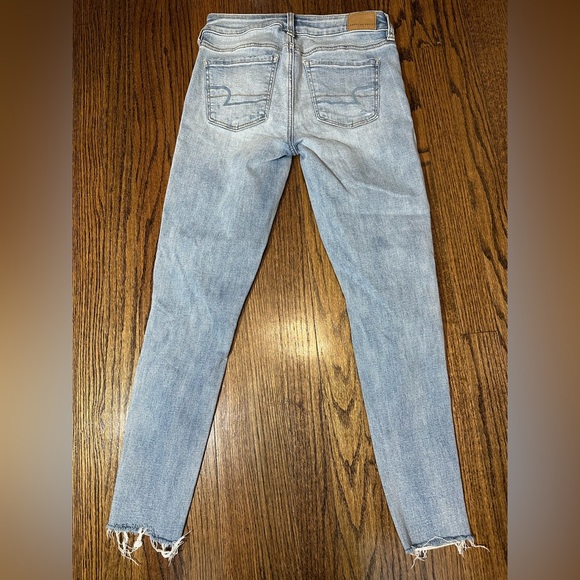 American Eagle Womens Blue Jegging Distressed Frayed Denim Jeans Size 2 Short - Picture 2 of 6